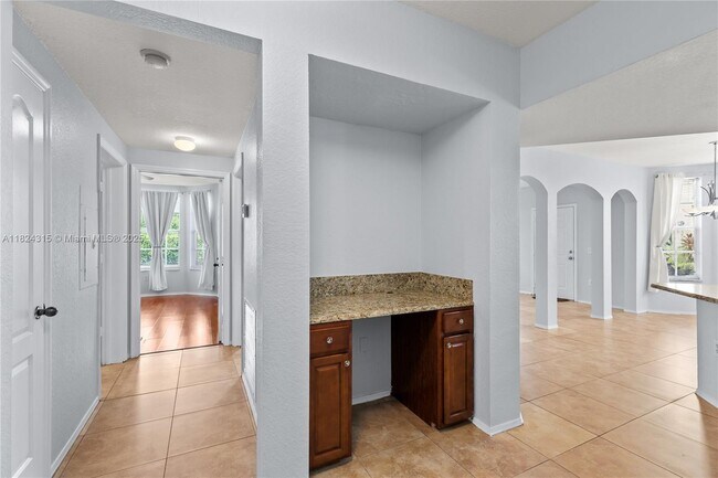 Building Photo - 1309 Belmont Pl