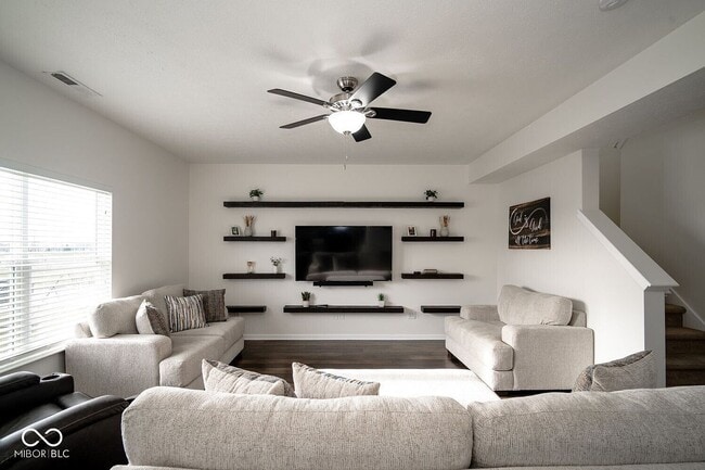 Building Photo - Spacious 4-Bedroom Home with Walk-In Closet & Community Pool in Greenwood