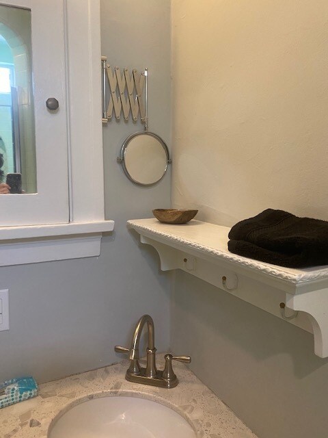 Building Photo - 737 N Alfred St