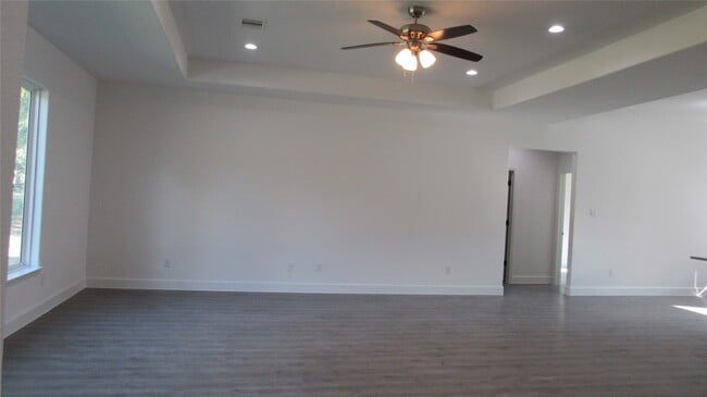 Building Photo - 470 Candlelight Ln