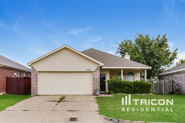 Building Photo - 7104 Park Creek Dr