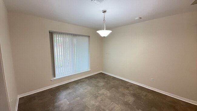 Building Photo - Newly upgraded 3-bedroom by City Park!
