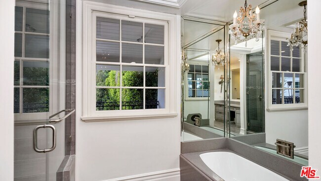 Building Photo - 9887 Carmelita Ave