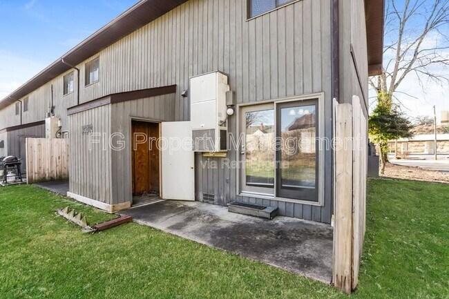 Building Photo - 537 Scott County Rd