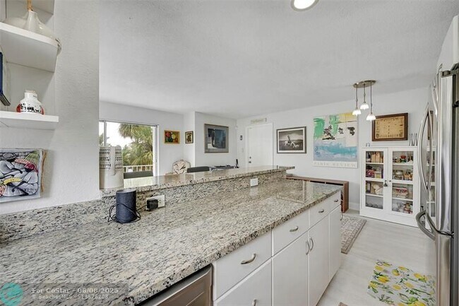 Building Photo - 2715 NE 49th St