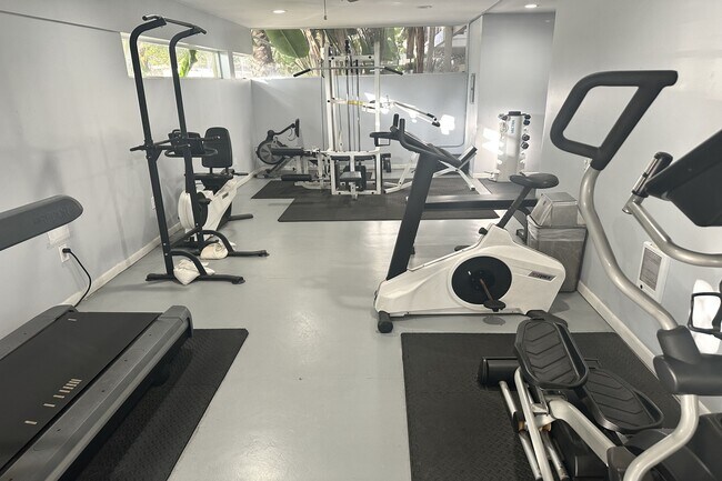 Building Photo - 330 S Barrington Ave