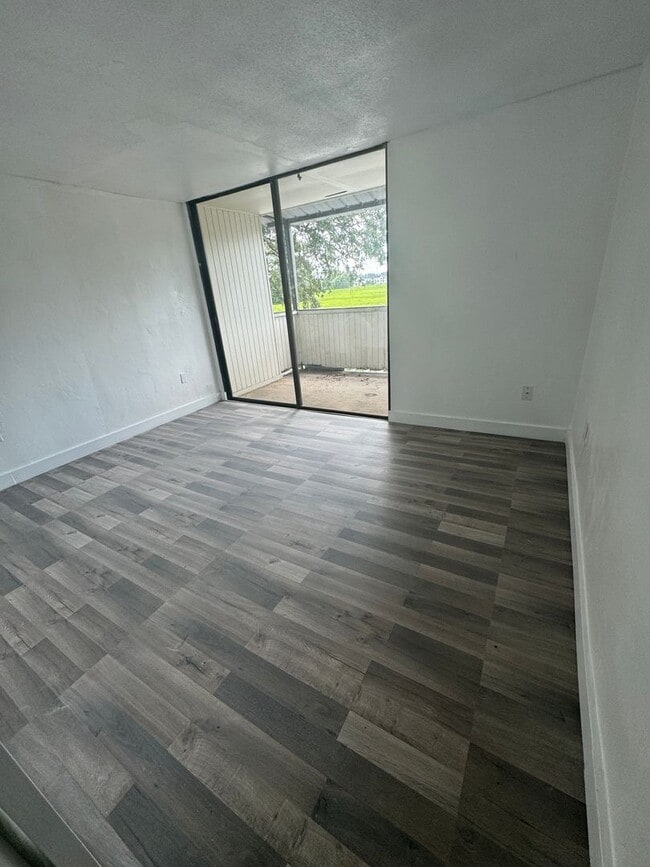 Building Photo - Spacious 3-Bedroom, 2.5-Bathroom Condo – Prime Location in Sparrow Condo