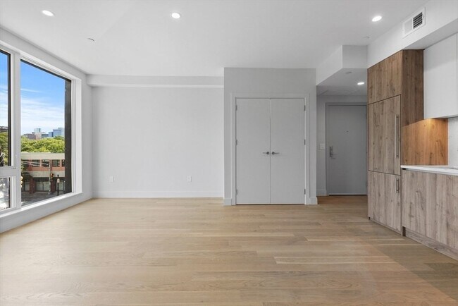 Building Photo - 1055 Cambridge St