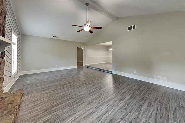 Building Photo - 4741 Nutmeg Way SW