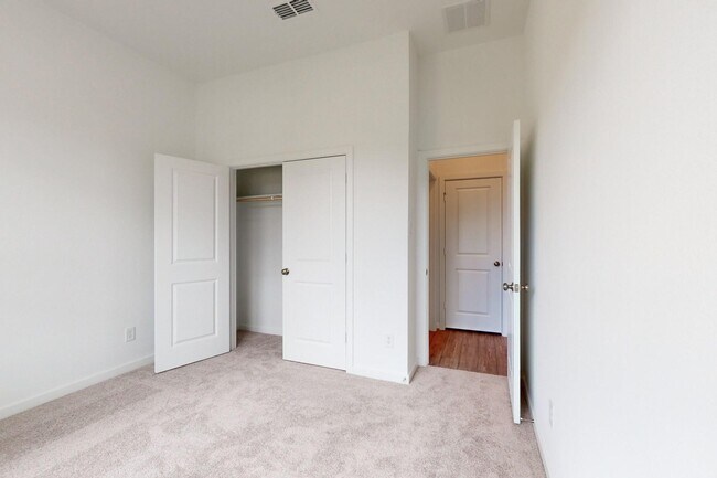 Building Photo - 21622 Laggan Clf Ln