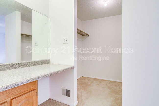 Building Photo - 5328 Larochelle Ct
