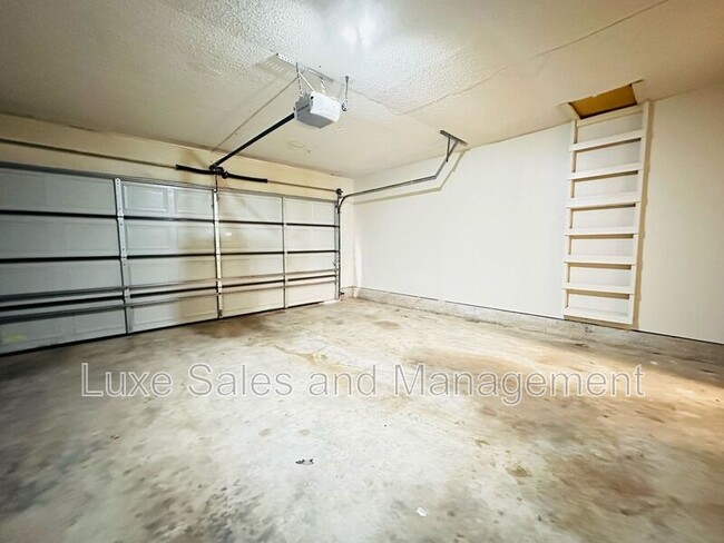 Building Photo - 522 Peppertree Ln