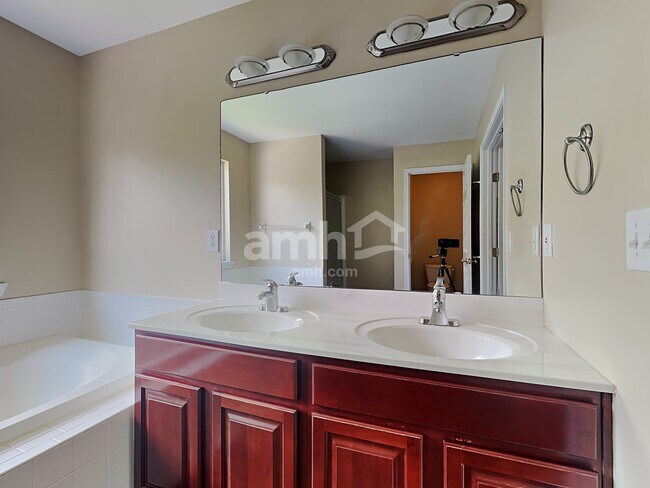 Building Photo - 1081 Riverwalk Ct