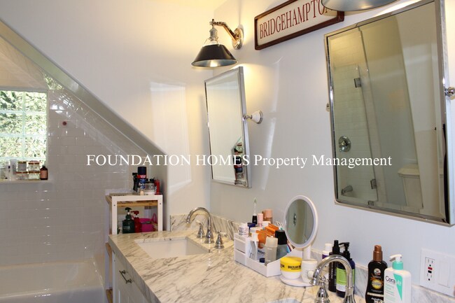 Building Photo - VIDEO - Prime Ross Residence- 4BD/3BA - La...