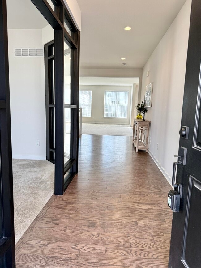 Building Photo - 6394 S Trailwoods Dr