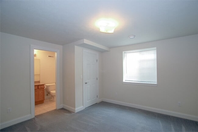 Building Photo - 808 W 2nd St