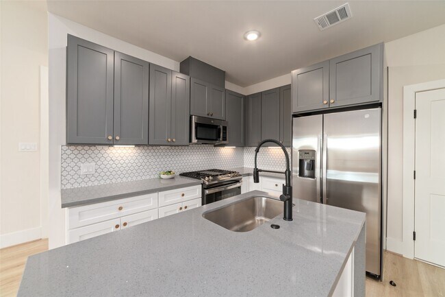 Building Photo - 5630 Bertellis Ln