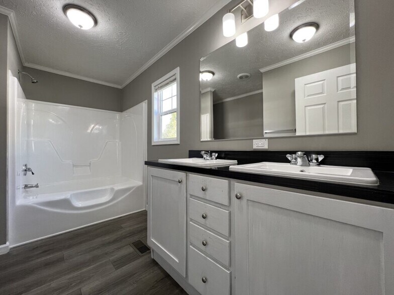 Building Photo - 158 Sugar Maple Dr