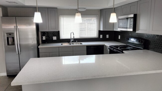 Building Photo - 15806 Val Verde Dr