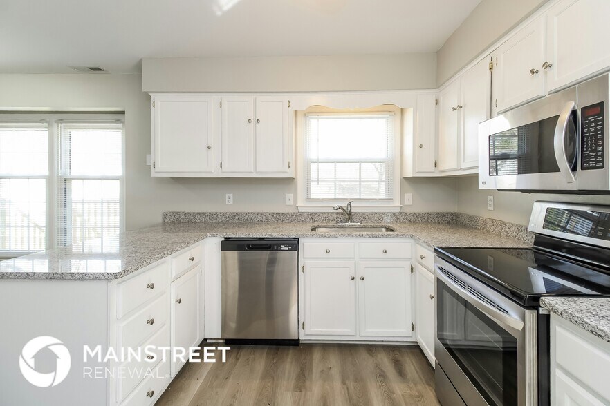 Building Photo - 7081 Avenbury Cir