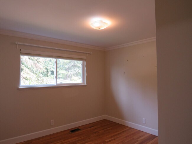 Building Photo - Bellevue Robinswood Mid Century 4bed/3bath Tri-Level $3800.00