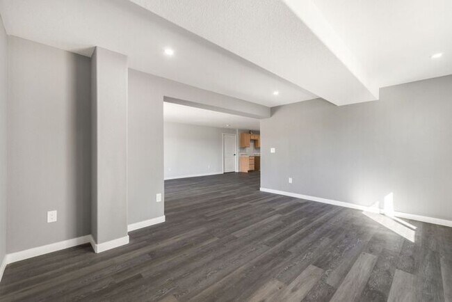 Building Photo - ***WINTER SPECIAL $2695.00 a Month *** 5 b...