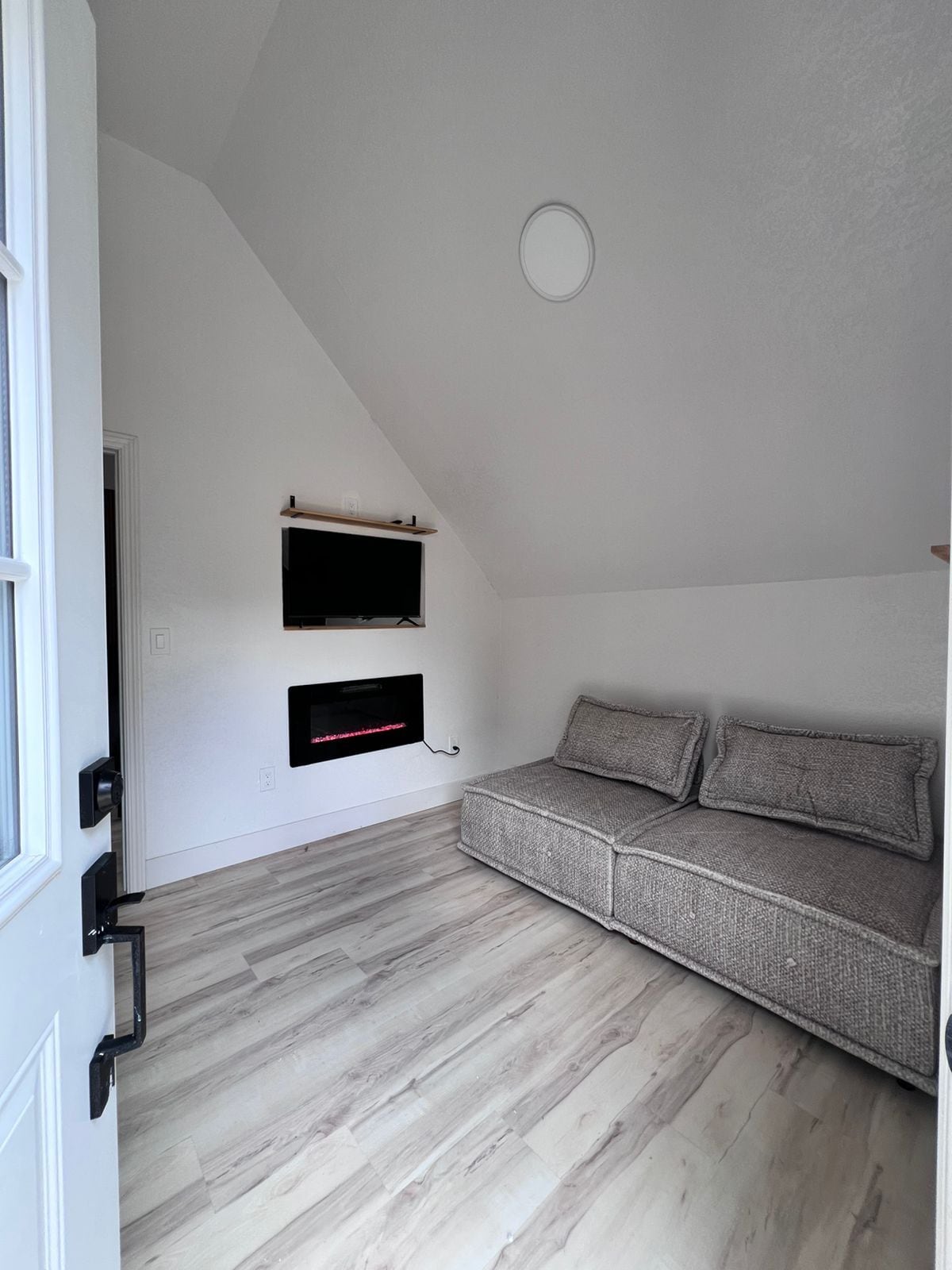 Building Photo - 496 Carr Ave