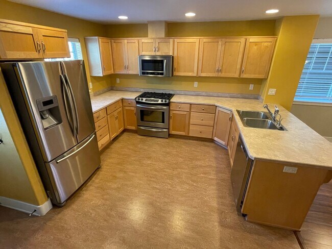 Building Photo - 1862 NW Shevlin Park Rd