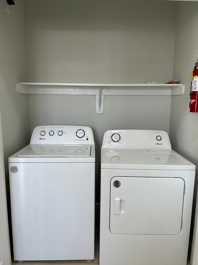 Building Photo - 1019 N Clarence Ave