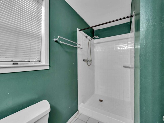 Building Photo - 113 Robinwood Dr SW