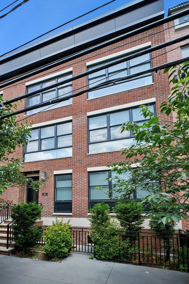 Building Photo - 382 7th St