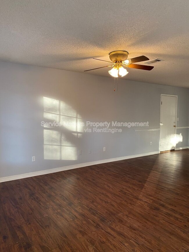 Building Photo - 5746 Rolling Hills Dr