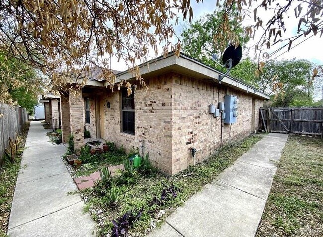 Primary Photo - 5 Hackberry Ave