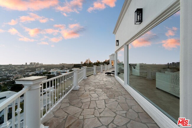 Building Photo - 8527 Hedges Way