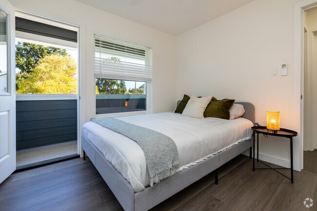 Interior Photo - 209 Madison Ave