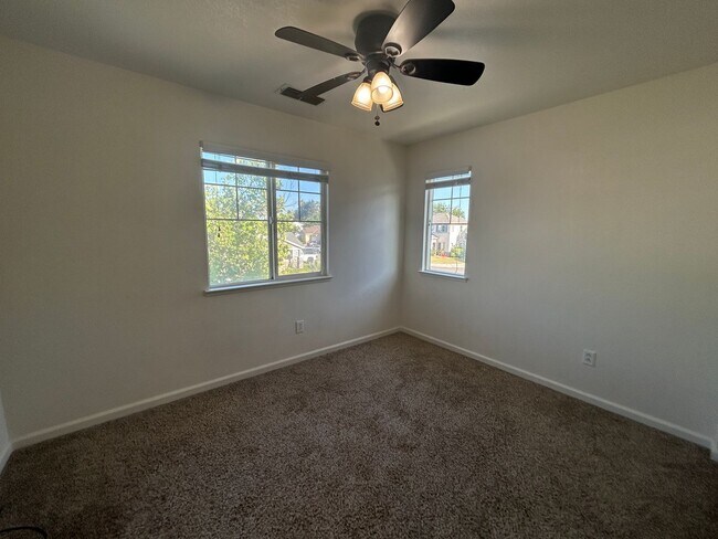 Building Photo - Nice home in North Turlock!