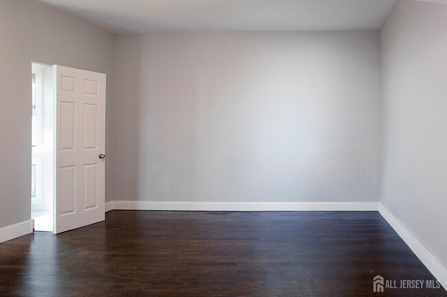 Building Photo - 52 Smith St