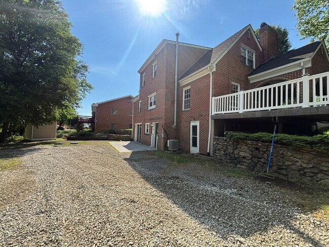 Building Photo - 3479 Overbrook Dr