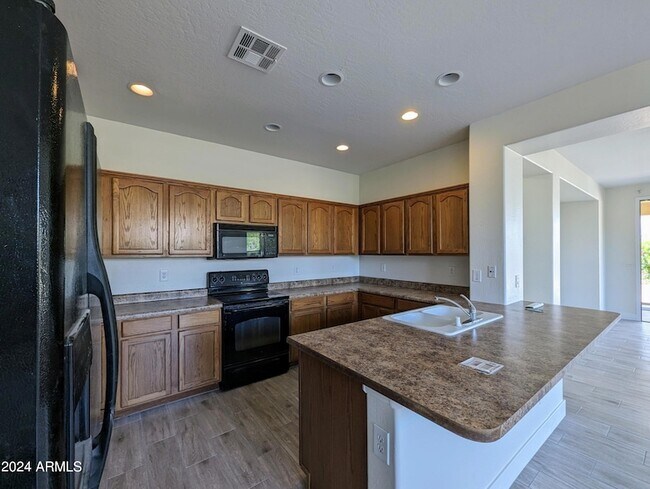 Building Photo - 15432 W Tasha Cir
