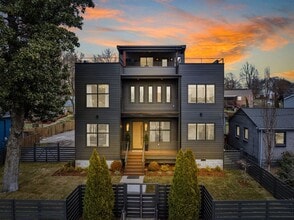 Building Photo - 601 S 9th St