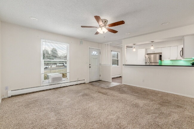 Building Photo - Lovely Three bed / Two bath for rent