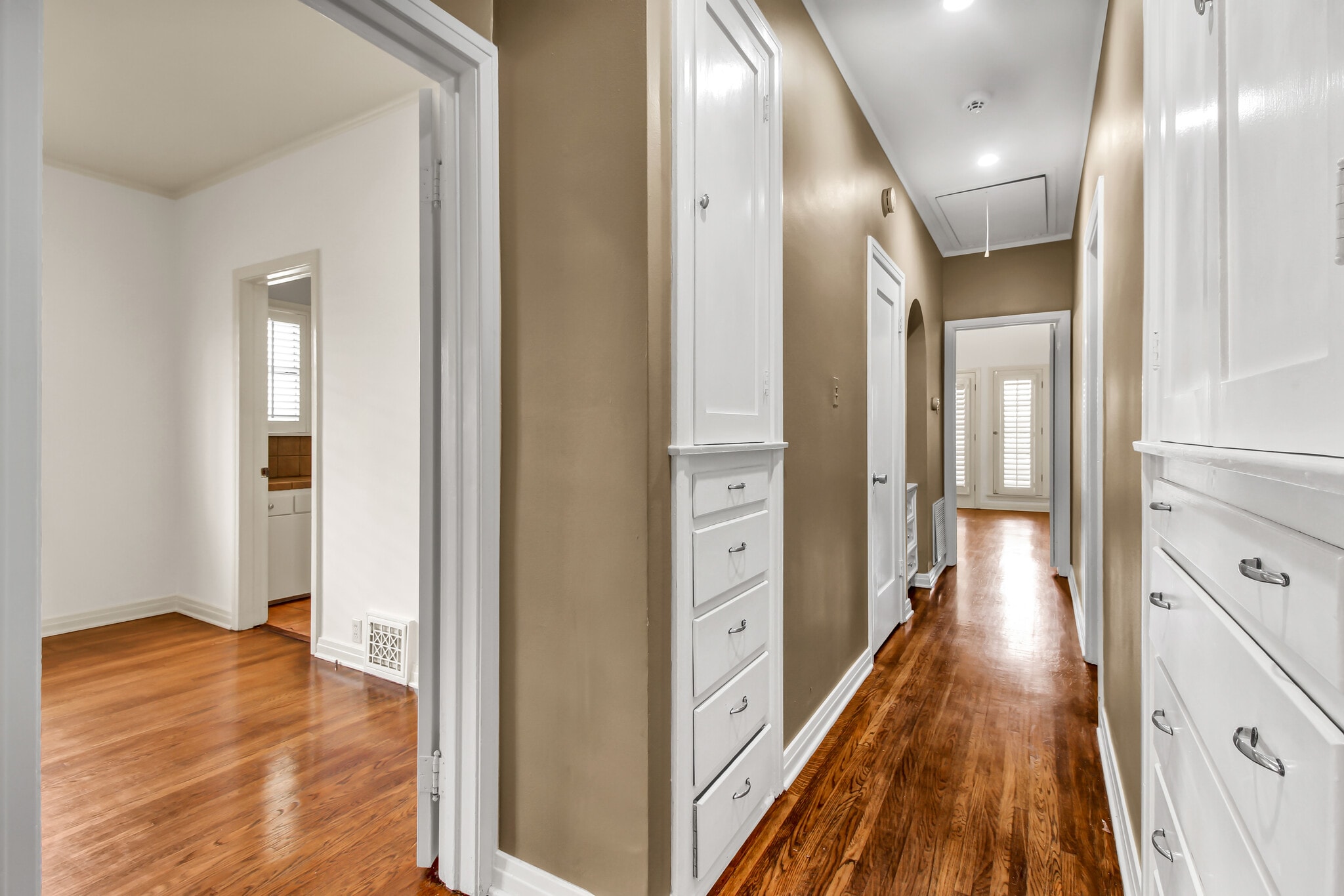 Building Photo - 123 N La Jolla Ave