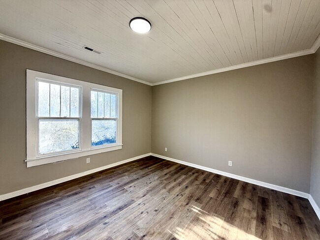 Building Photo - 410 Law St