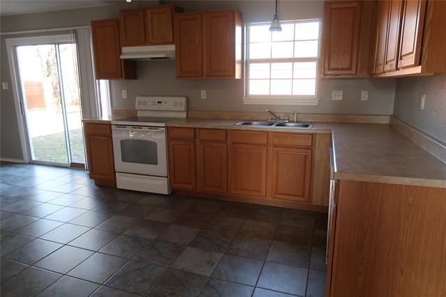 Building Photo - 406 N Denny St