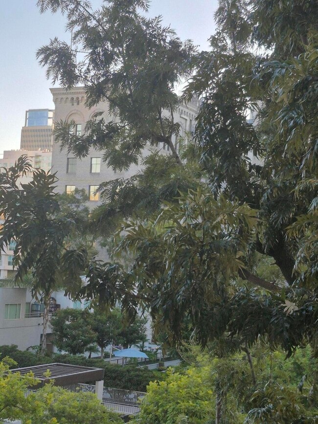 Building Photo - 600 W 9th St