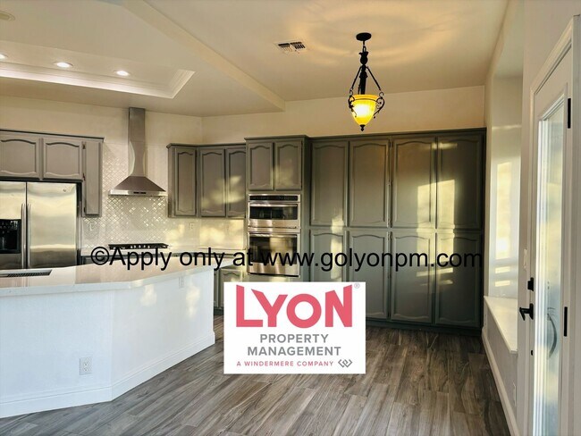 Building Photo - Beautiful Folsom Gem with backyard facing ...