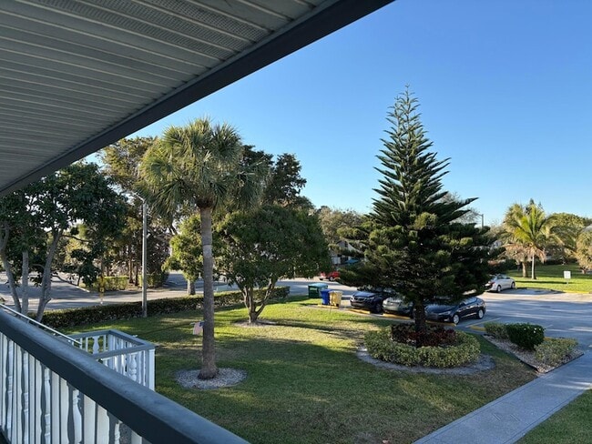 Building Photo - 39 Waltham B