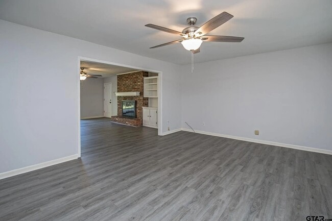 Building Photo - 3411 S Cameron Ave