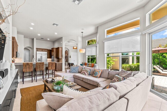 Building Photo - 114 Carmela Ct