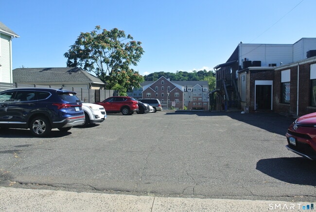 Building Photo - 549 Howe Ave